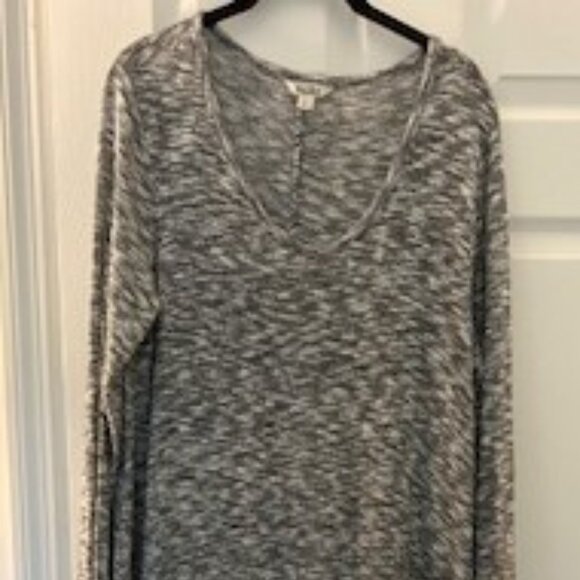 Mudd Handkerchief Hem Pullover Sweater - Picture 1 of 3